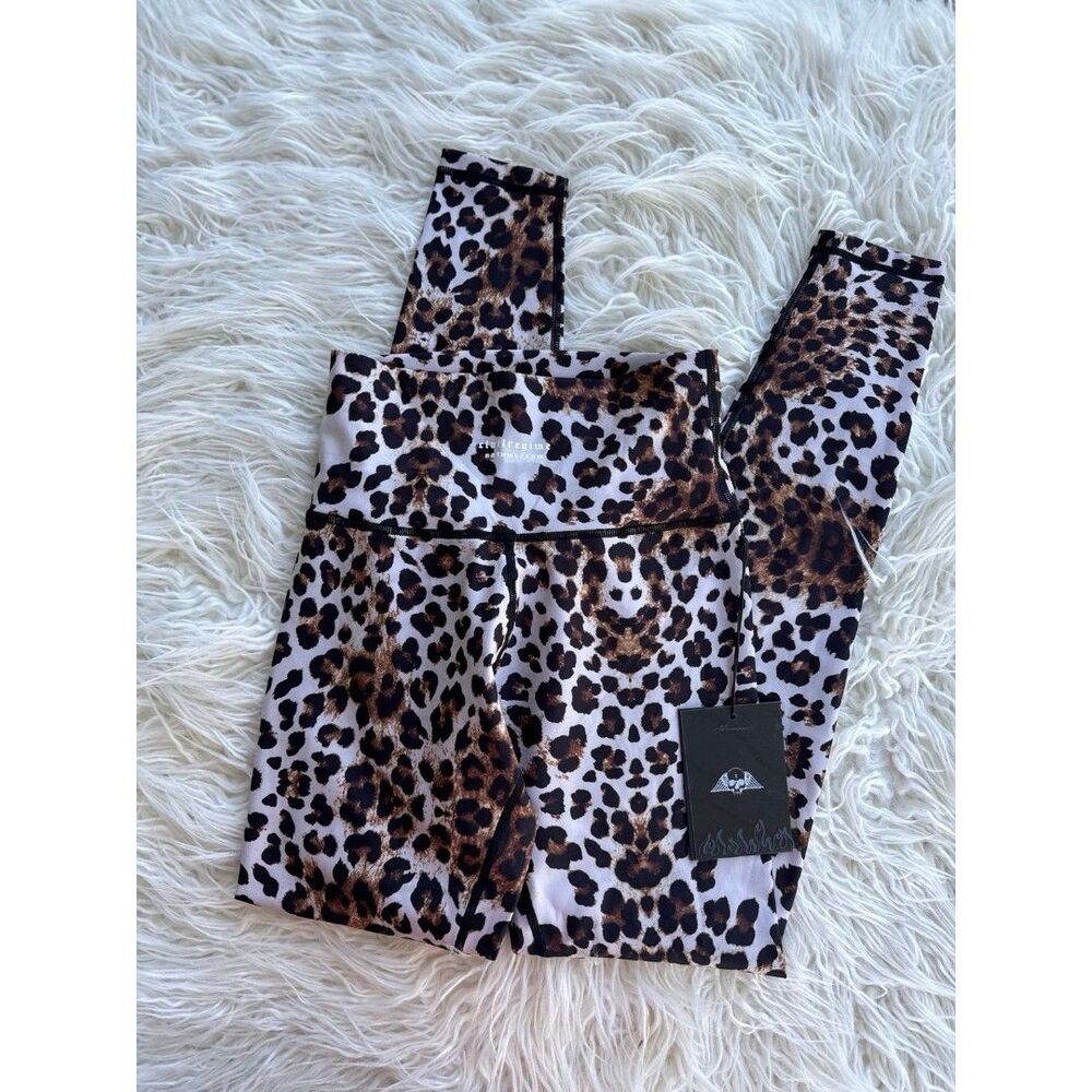 Civil Regime No Tomorrow Burning Time Sibyl Leggings
Leopard Digital Print Small - Picture 3 of 10